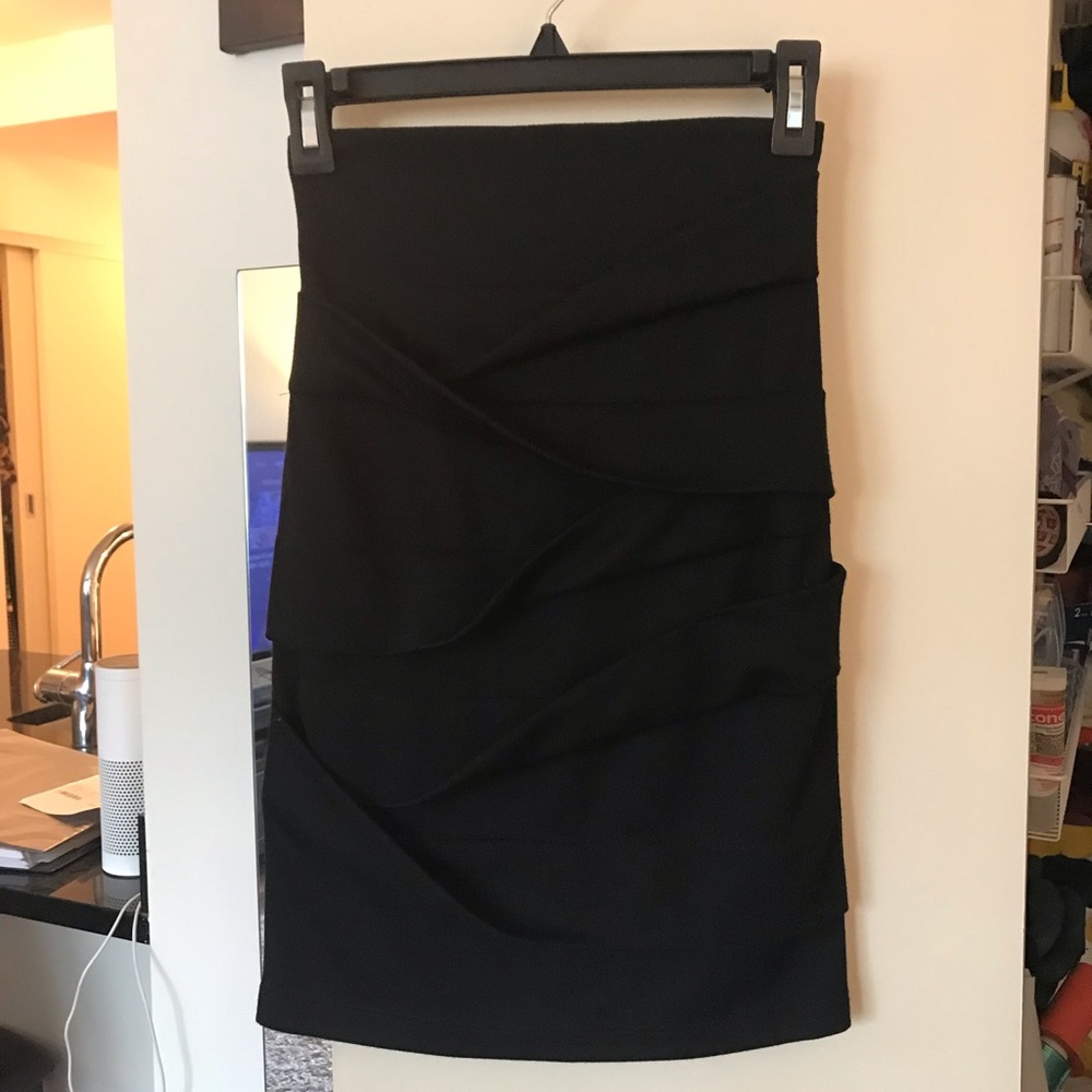 Pencil skirt with ruffles